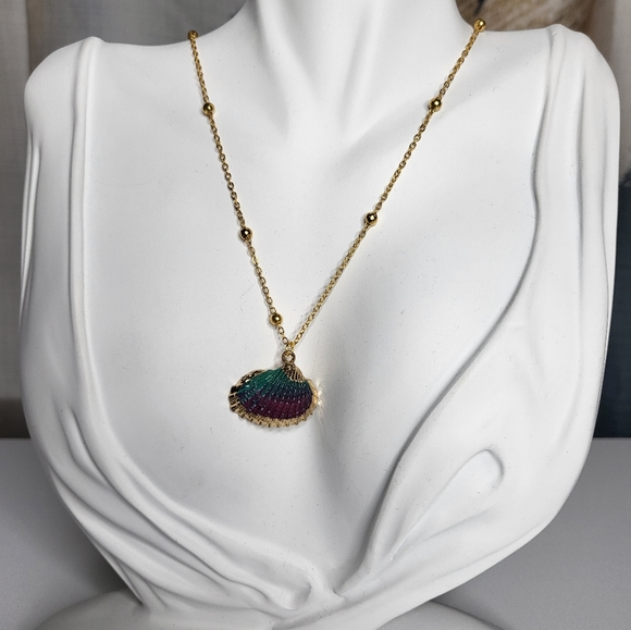 Colorful Shell pendant Necklace - Picture 3 of 4